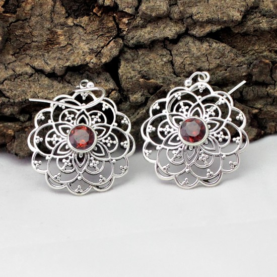Attractive Garnet Round 925 Sterling Silver Earring
