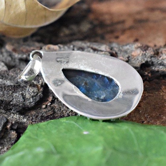 Special Design Labradorite Gemstone Silver Pendant