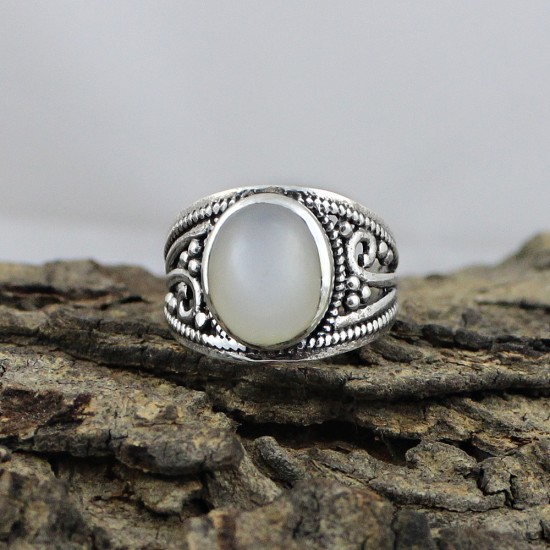 Amazing Moonstone Cabochon 925 Sterling Silver Ring