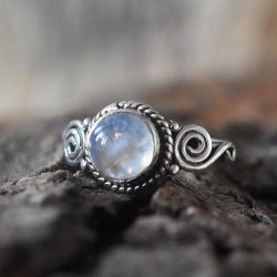 Beautiful Rainbow Moonstone Gemstone 925 Sterling Silver Ring