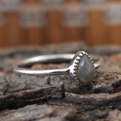 Elegant Labradorite Cabochon 925 Sterling Silver Ring