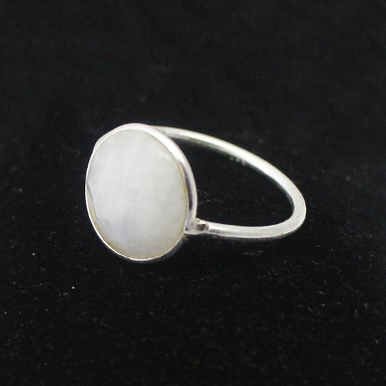 Charming Round Shape White Rainbow Moonstone 925 Sterling Silver Ring