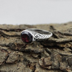 Delightful Red Garnet 925 Sterling Silver Bezel Setting Ring Jewelry