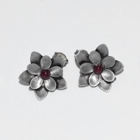 Natural Garnet 925 Sterling Silver Flower Shape Stud Earring Jewelry Gift For Her