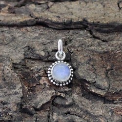 Amazing White Beauty Rainbow Moonstone 925 Sterling Silver Pendant Jewelry For Her